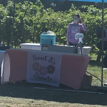 Greenvale Vineyards - Donut stand - Wineries Near Me - Portsmouth, Rhode Island