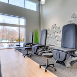 Parabolic Performance Rehab - Physical therapy treatment tables