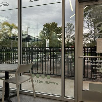BurgerFi - Outdoor patio - Burgers Near Me - Altamonte Springs, Florida