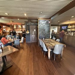 Bigfoot Biscuit - Dining area