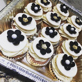 Sweet Crumb Cakery - Great Gatsby Strawberry Cupcakes.....beautiful & yummy to eat. - Cupcakes Near Me - Santa Ana, California