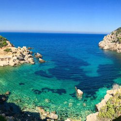 Cala d'en Serra - View from platform on the abandoned structure above / behind the beach