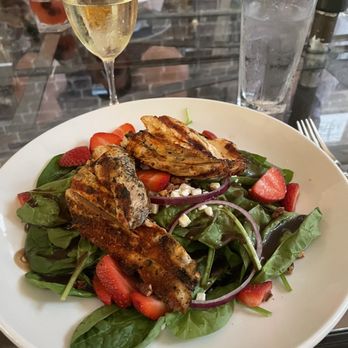 Cobblestone Zionsville - Strawberry Spinach Salad with Blackened Chicken - Bars Near Me - Zionsville, Indiana