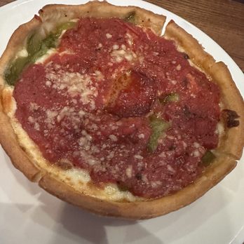Giordano's - Pepperoni and bell pepper deep dish pizza - Pizza Near Me - Chicago, Illinois Giordano's - Pepperoni and bell pepper deep dish pizza - Pizza Near Me - Chicago, Illinois