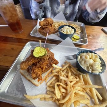 Tumble 22 Chicken Joint - 1/4 dark with fries and Mac and cheese - Chicken Wings Near Me - Austin, Texas