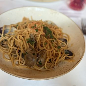 Scala Osteria - Seafood spaghetti with clams and shrimp - Italian Near Me - Napa, California Scala Osteria - Seafood spaghetti with clams and shrimp - Italian Near Me - Napa, California