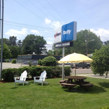 Executive Car Wash - This is the waiting area out front where customers can wait while their car is getting a black tie. - Car Wash Near Me - South Burlington, Vermont