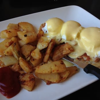 Break Your Fast - Corned beef Benedict...I dare you to find the corned beef in there - American Near Me - Union City, California Break Your Fast - Corned beef Benedict...I dare you to find the corned beef in there - American Near Me - Union City, California