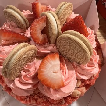 Jay The Cheesecake Queen - Strawberry Crunch Cheesecake - Bakeries Near Me - Sacramento, California