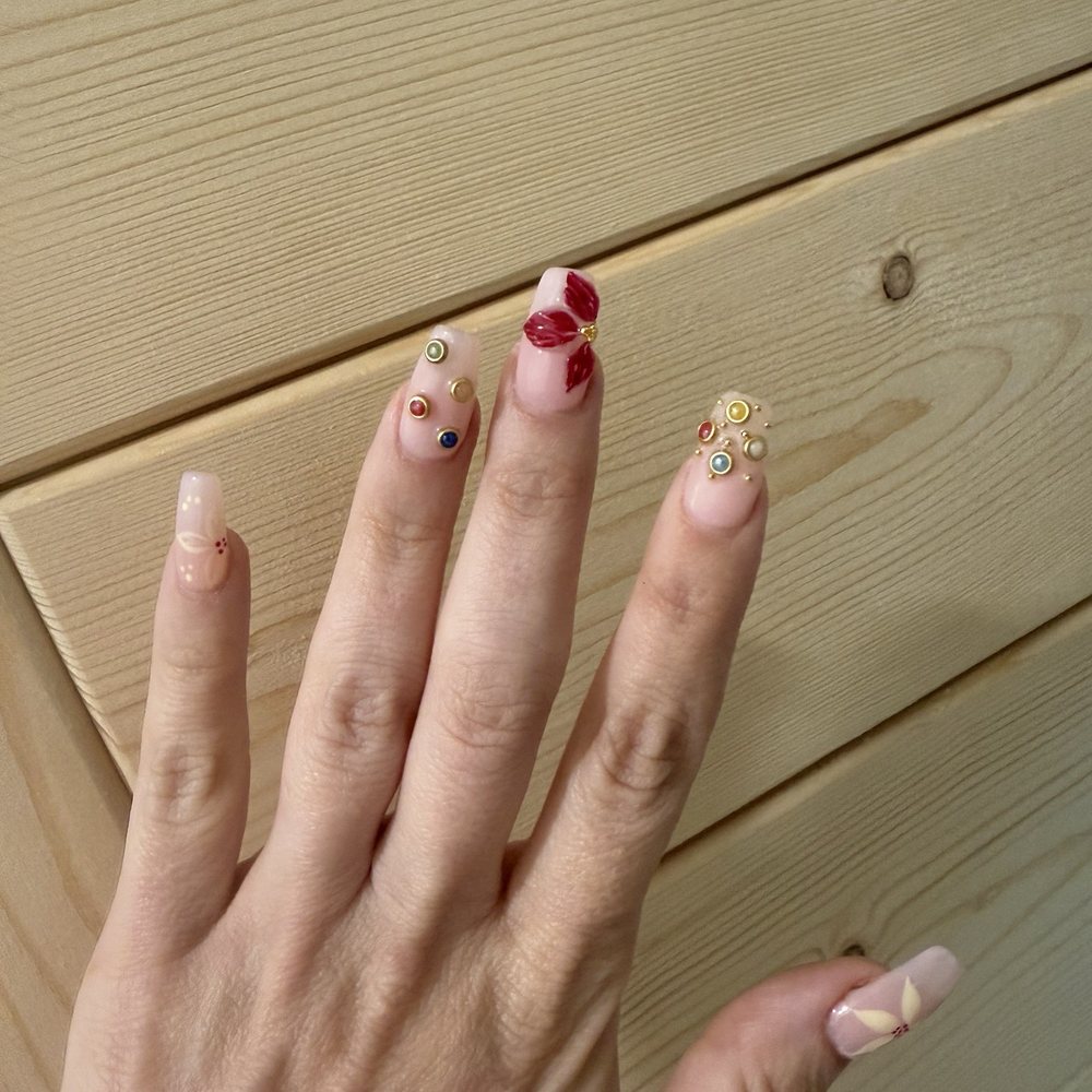 Vdara Nails Lounge - Nails decorated with gems and 3d art work - Nail Salons Near Me - San Clemente, California