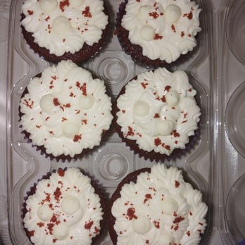 STRIB'BLE DISTRICT - Red velvet with white chocolate chips cupcakes - Desserts Near Me - Washington, DC, District of Columbia STRIB'BLE DISTRICT - Red velvet with white chocolate chips cupcakes - Desserts Near Me - Washington, DC, District of Columbia