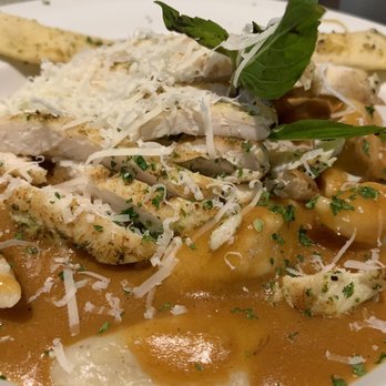 La Trattoria - Gnocchi with lobster sauce and grilled chicken - Italian Near Me - Cancún, ROO La Trattoria - Gnocchi with lobster sauce and grilled chicken - Italian Near Me - Cancún, ROO