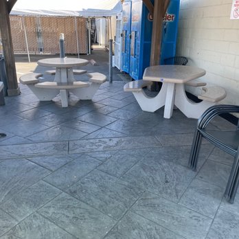 Mal's Market - tables and chairs outside - Grocery Near Me - Seaside, California