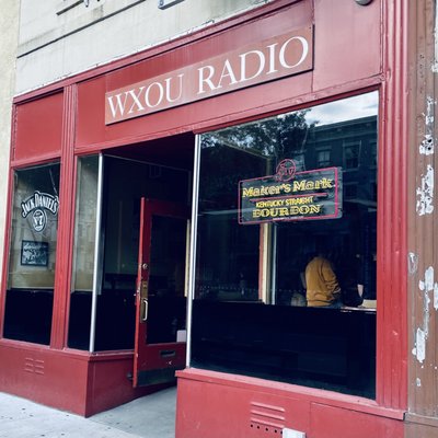 WXOU Bar by null