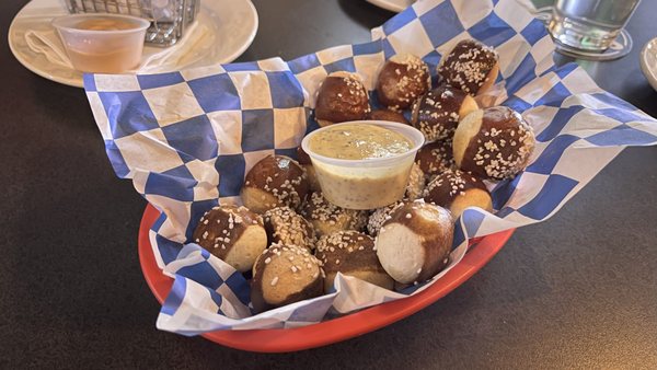 Shine Square Pub by null