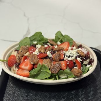 Free Flow Kitchen - Strawberry Spinach Chicken Salad - Coffee & Tea Near Me - Evanston, Illinois Free Flow Kitchen - Strawberry Spinach Chicken Salad - Coffee & Tea Near Me - Evanston, Illinois