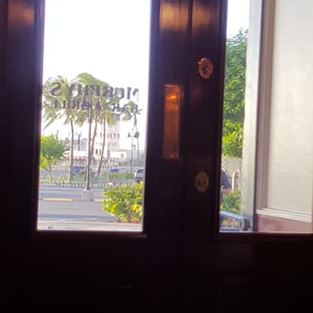 Murphy's Bar & Grill - The view outside - Irish Pub Near Me - Honolulu, Hawaii