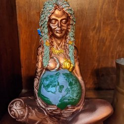 Moon Dreamz - Gaia statue!