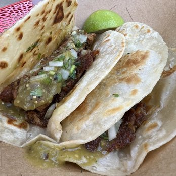 Las Perlas - Carnitas and brisket tacos - Cocktail Bars Near Me - Austin, Texas
