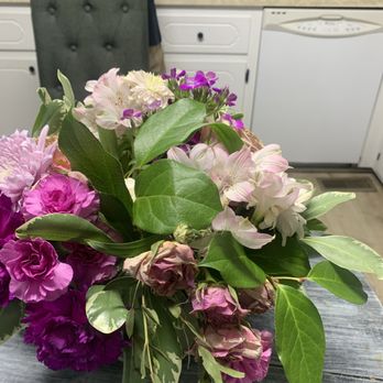 Midway Florist - 6 th day watered changed every day - Florists Near Me - Kannapolis, North Carolina Midway Florist - 6 th day watered changed every day - Florists Near Me - Kannapolis, North Carolina