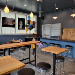 Junior's Coffee - Indoor seating