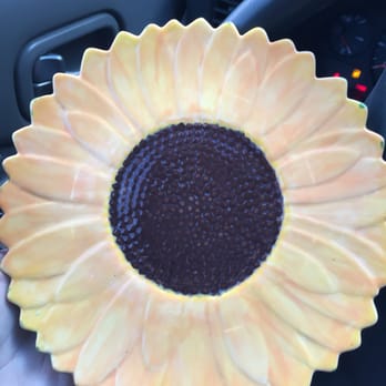 Art Attack - Sunflower plate - Paint-Your-Own Pottery Near Me - Albuquerque, New Mexico