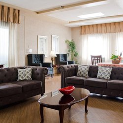 Anaheim Crown Plaza - First floor living room