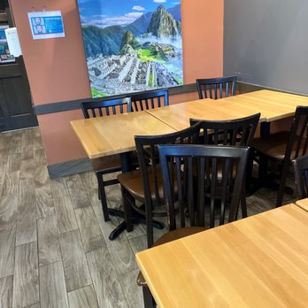 Crisp & Juicy - Seating area - Chicken Shop Near Me - Silver Spring, Maryland