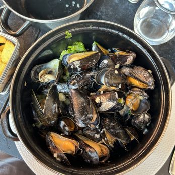 Machina Resto Bar - Restaurants Near Me - Saint-Gilles, BRU Machina Resto Bar - Restaurants Near Me - Saint-Gilles, BRU