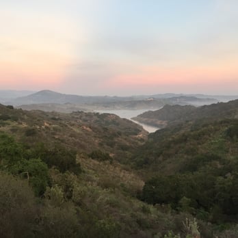 Hummingbird Inn - Lake Casitas - Hotels Near Me - Ojai, California