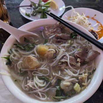 Pho Long - Beef and tendon hard as rock pho - Vietnamese Near Me - Vancouver, British Columbia Pho Long - Beef and tendon hard as rock pho - Vietnamese Near Me - Vancouver, British Columbia