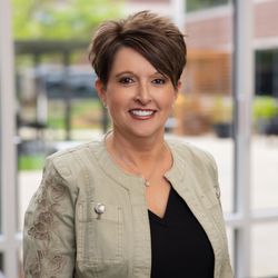 Brentwood Dental Excellence - Lisa, Business Manager