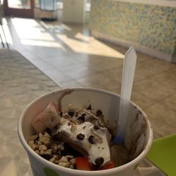 Yogurt Lounge  - Delicious froyo!