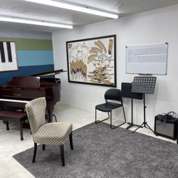 Temecula Music Teacher - Spacious studio rooms.