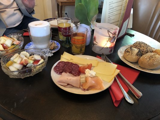 Daisys Tearoom and Garden by null