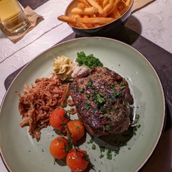 Alte Post - Rinderfilet mit Pommes, Rostzwiebeln