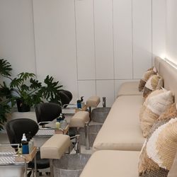 Almond Nail Bar - Gotta love their warm foot bath