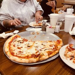 Il Colosseo Italian Restaurant and Pizzeria - Some super delicious pizzas, fam