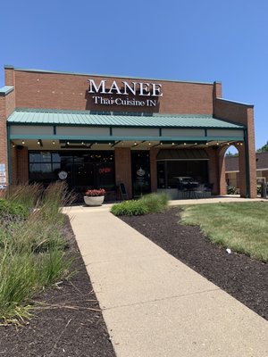 Manee Thai Cuisine Indy by null
