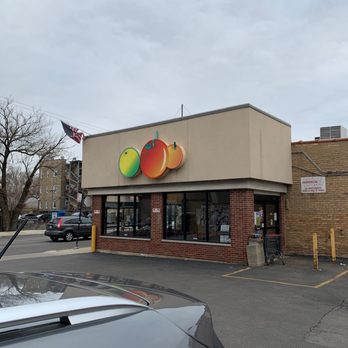Montrose Deli - the front of the store - Grocery Near Me - Chicago, Illinois