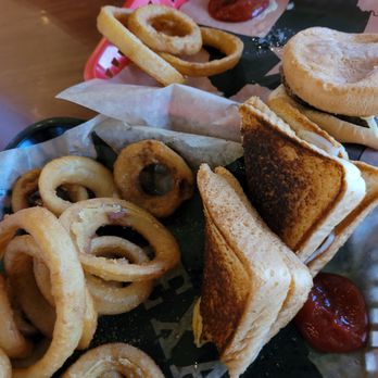 Cassidy's Grill - Grilled 3-cheese sandwich and burger with onion rings. - Food Trucks Near Me - Killeen, Texas Cassidy's Grill - Grilled 3-cheese sandwich and burger with onion rings. - Food Trucks Near Me - Killeen, Texas