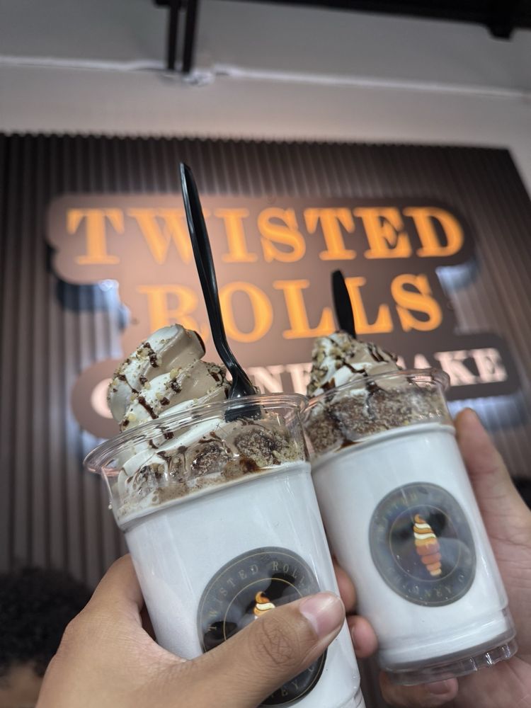 Food from Twisted Rolls Chimney Cakes