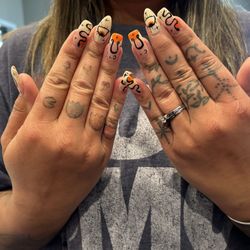 DT Nails