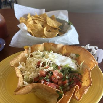 San Luis Restaurant - Taco Salad with Shredded Chicken - Mexican Near Me - Greensboro, North Carolina San Luis Restaurant - Taco Salad with Shredded Chicken - Mexican Near Me - Greensboro, North Carolina