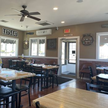 Sea Street Cafe - Dining area - Cafes Near Me - Hyannis, Massachusetts Sea Street Cafe - Dining area - Cafes Near Me - Hyannis, Massachusetts