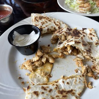 Los Agaves Taqueria - Quesadilla chicken came uncut, you can cut it up as you wish. - Mexican Near Me - Toledo, Ohio Los Agaves Taqueria - Quesadilla chicken came uncut, you can cut it up as you wish. - Mexican Near Me - Toledo, Ohio