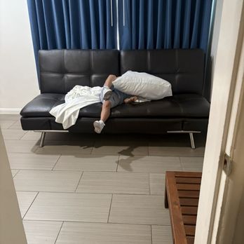 Oasis Inn and Suites - Shit hole - Hotels Near Me - Santa Barbara, California