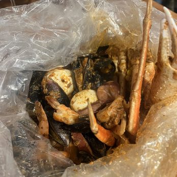 Hook & Reel Cajun Seafood & Bar - Seafood Boil- Medium Hook &Reel Special Blend, snow crab, shrimp (head off), black mussels, add sausage and hard boiled eggs - Seafood Near Me - Sacramento, California