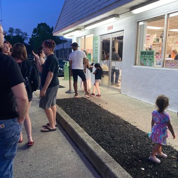 Old Fashioned Ice Cream - There is a crowd tonight - Ice Cream & Frozen Yogurt Near Me - West Babylon, New York Old Fashioned Ice Cream - There is a crowd tonight - Ice Cream & Frozen Yogurt Near Me - West Babylon, New York