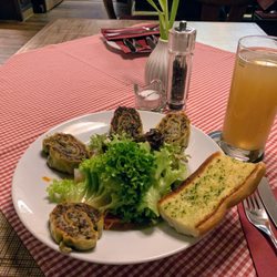 Gasthof zur Post - Eher klein: „Knackiger Blattsalat zum satt werden - mit unseren hausgemachten Maultaschen“